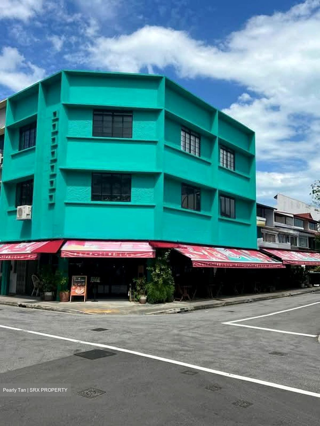 Tembeling Lane (D15), Retail #568677071